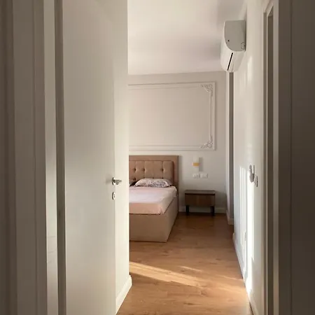 Modern Sunlight Apartment *